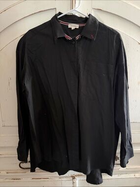 eesome Black Button-Down Shirt with Contrast Trim